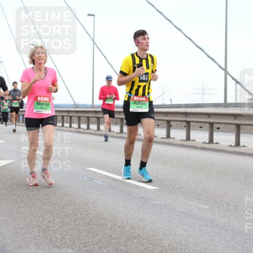 03.10.2025 - Köhlbrandbrückenlauf Lena Gebhardt http://msf.ph/oto/9196098 03.10.2025 15:25:01 Position 1 1, 1, 8847, 8846 meine-sportfotos.de