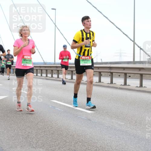 03.10.2025 - Köhlbrandbrückenlauf Lena Gebhardt http://msf.ph/oto/9196099 03.10.2025 15:25:01 Position 1 8847, 8846 meine-sportfotos.de
