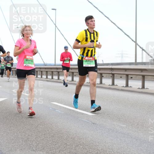 03.10.2025 - Köhlbrandbrückenlauf Lena Gebhardt http://msf.ph/oto/9196100 03.10.2025 15:25:01 Position 1 8847, 8846 meine-sportfotos.de