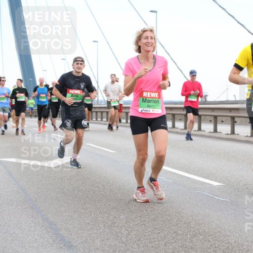 03.10.2025 - Köhlbrandbrückenlauf Lena Gebhardt http://msf.ph/oto/9196101 03.10.2025 15:25:02 Position 1 8847, 1, 1, 8846 meine-sportfotos.de