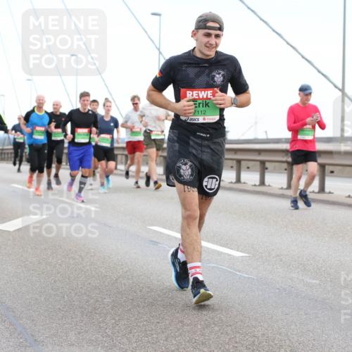 03.10.2025 - Köhlbrandbrückenlauf Lena Gebhardt http://msf.ph/oto/9196107 03.10.2025 15:25:04 Position 1 7112, 1984, 197 meine-sportfotos.de
