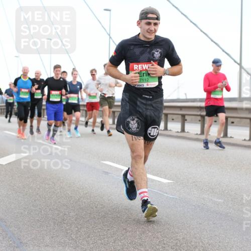 03.10.2025 - Köhlbrandbrückenlauf Lena Gebhardt http://msf.ph/oto/9196108 03.10.2025 15:25:04 Position 1 7112, 1984, 197 meine-sportfotos.de