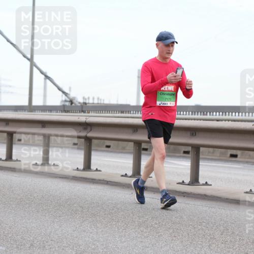 03.10.2025 - Köhlbrandbrückenlauf Lena Gebhardt http://msf.ph/oto/9196112 03.10.2025 15:25:05 Position 1 7174, 7179 meine-sportfotos.de