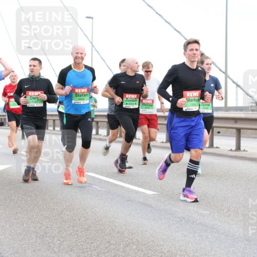03.10.2025 - Köhlbrandbrückenlauf Lena Gebhardt http://msf.ph/oto/9196113 03.10.2025 15:25:06 Position 1 7338, 7141, 9409, 8049, 7300, 8048 meine-sportfotos.de