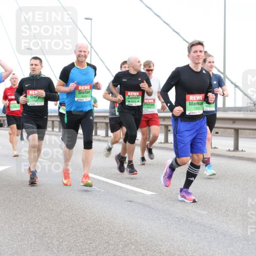 03.10.2025 - Köhlbrandbrückenlauf Lena Gebhardt http://msf.ph/oto/9196114 03.10.2025 15:25:06 Position 1 7141, 9409, 7338, 8049, 8786, 8048, 7300 meine-sportfotos.de