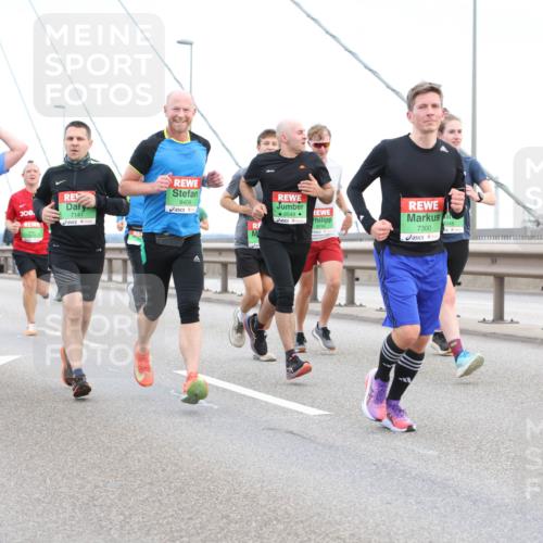 03.10.2025 - Köhlbrandbrückenlauf Lena Gebhardt http://msf.ph/oto/9196115 03.10.2025 15:25:06 Position 1 7338, 9409, 7141, 8049, 8048, 7300 meine-sportfotos.de