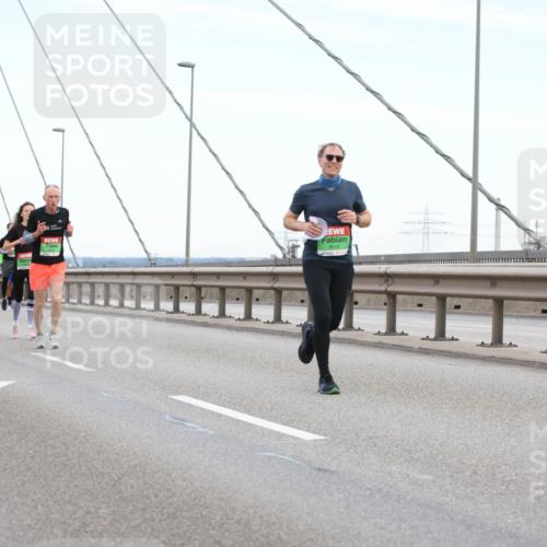 03.10.2025 - Köhlbrandbrückenlauf Lena Gebhardt http://msf.ph/oto/9196130 03.10.2025 15:25:10 Position 1 7448 meine-sportfotos.de