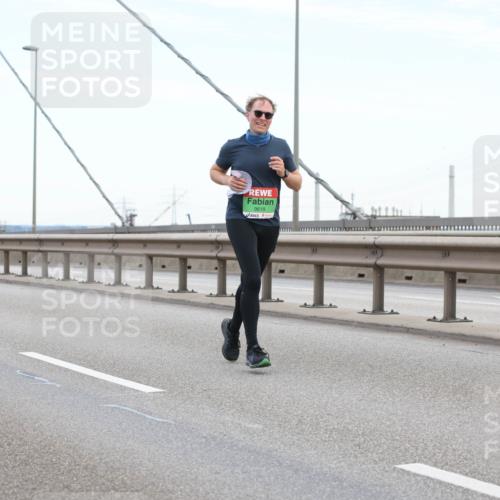 03.10.2025 - Köhlbrandbrückenlauf Lena Gebhardt http://msf.ph/oto/9196131 03.10.2025 15:25:11 Position 1 9619 meine-sportfotos.de