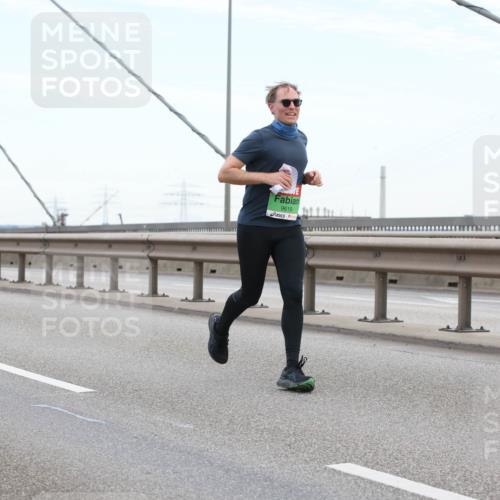 03.10.2025 - Köhlbrandbrückenlauf Lena Gebhardt http://msf.ph/oto/9196133 03.10.2025 15:25:11 Position 1 9619 meine-sportfotos.de