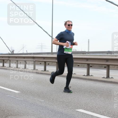 03.10.2025 - Köhlbrandbrückenlauf Lena Gebhardt http://msf.ph/oto/9196134 03.10.2025 15:25:11 Position 1 9619 meine-sportfotos.de