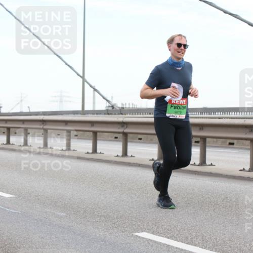 03.10.2025 - Köhlbrandbrückenlauf Lena Gebhardt http://msf.ph/oto/9196137 03.10.2025 15:25:12 Position 1 9619 meine-sportfotos.de