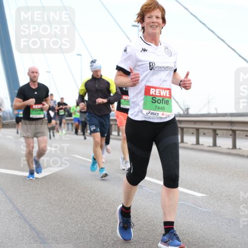 03.10.2025 - Köhlbrandbrückenlauf Lena Gebhardt http://msf.ph/oto/9196138 03.10.2025 15:25:12 Position 1 7448 meine-sportfotos.de