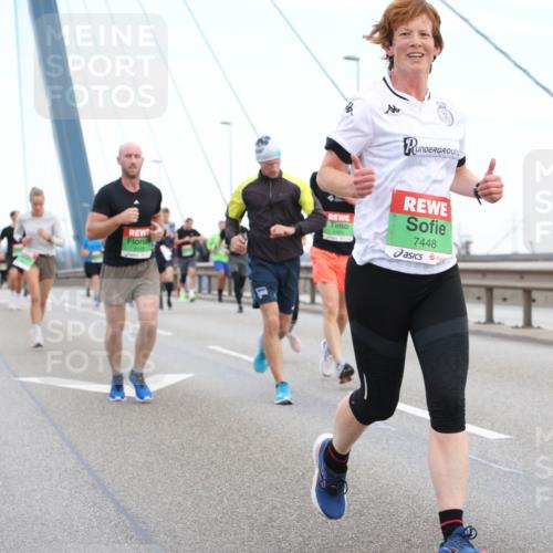 03.10.2025 - Köhlbrandbrückenlauf Lena Gebhardt http://msf.ph/oto/9196139 03.10.2025 15:25:12 Position 1 7448 meine-sportfotos.de