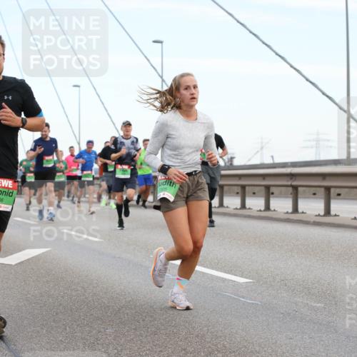 03.10.2025 - Köhlbrandbrückenlauf Lena Gebhardt http://msf.ph/oto/9196145 03.10.2025 15:25:16 Position 1 7306, 1305 meine-sportfotos.de