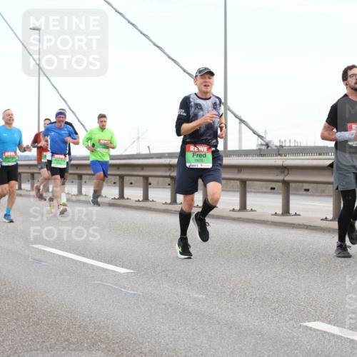 03.10.2025 - Köhlbrandbrückenlauf Lena Gebhardt http://msf.ph/oto/9196152 03.10.2025 15:25:18 Position 1 7805 meine-sportfotos.de