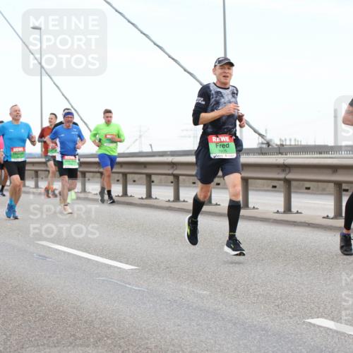 03.10.2025 - Köhlbrandbrückenlauf Lena Gebhardt http://msf.ph/oto/9196154 03.10.2025 15:25:18 Position 1 7805 meine-sportfotos.de