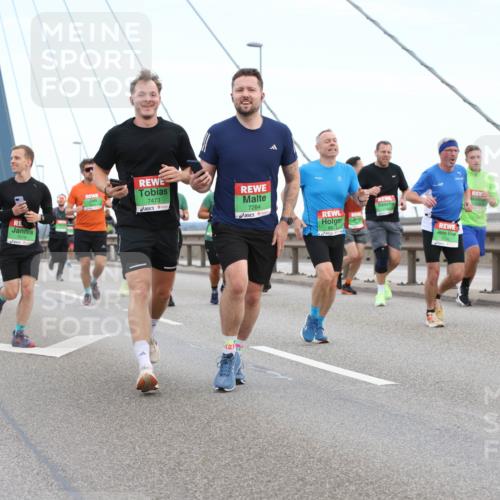 03.10.2025 - Köhlbrandbrückenlauf Lena Gebhardt http://msf.ph/oto/9196158 03.10.2025 15:25:19 Position 1 263, 7019, 7473, 7284, 8813 meine-sportfotos.de