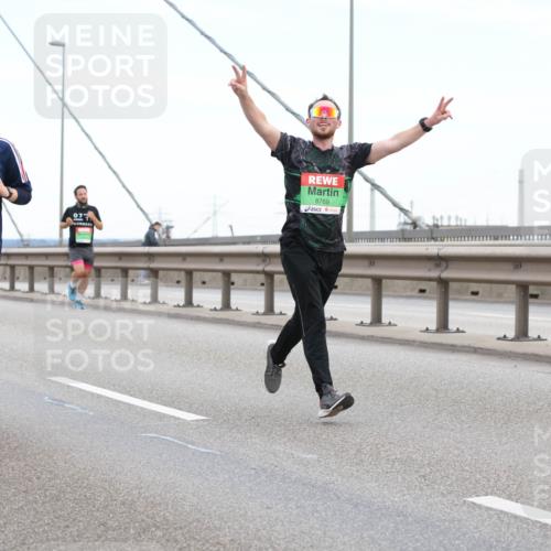03.10.2025 - Köhlbrandbrückenlauf Lena Gebhardt http://msf.ph/oto/9196180 03.10.2025 15:25:25 Position 1 8925, 7547, 07, 8769 meine-sportfotos.de