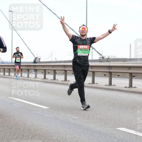 03.10.2025 - Köhlbrandbrückenlauf Lena Gebhardt http://msf.ph/oto/9196181 03.10.2025 15:25:25 Position 1 8925, 7547, 07, 8769 meine-sportfotos.de