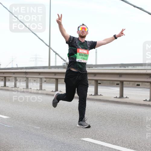 03.10.2025 - Köhlbrandbrückenlauf Lena Gebhardt http://msf.ph/oto/9196183 03.10.2025 15:25:25 Position 1 7547, 11, 8769 meine-sportfotos.de