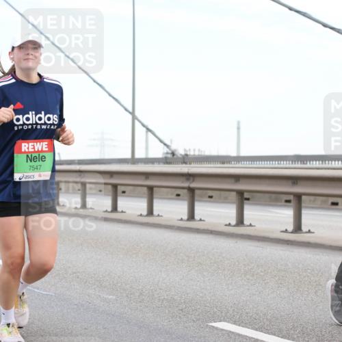 03.10.2025 - Köhlbrandbrückenlauf Lena Gebhardt http://msf.ph/oto/9196186 03.10.2025 15:25:26 Position 1 8925, 7547, 8769 meine-sportfotos.de