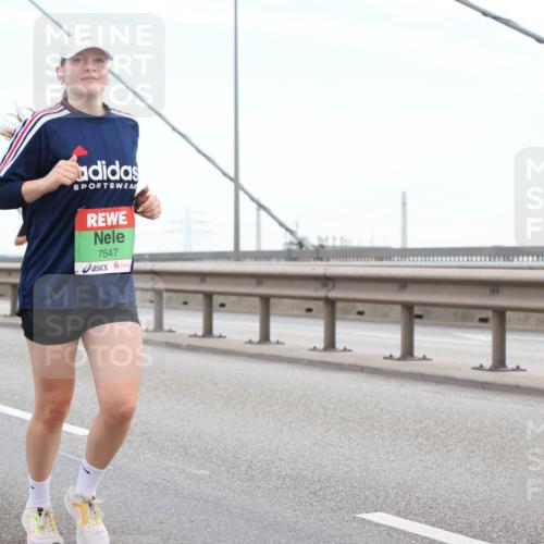 03.10.2025 - Köhlbrandbrückenlauf Lena Gebhardt http://msf.ph/oto/9196187 03.10.2025 15:25:26 Position 1 8925, 7547 meine-sportfotos.de