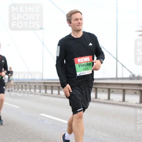 03.10.2025 - Köhlbrandbrückenlauf Lena Gebhardt http://msf.ph/oto/9196190 03.10.2025 15:25:27 Position 1 8925 meine-sportfotos.de