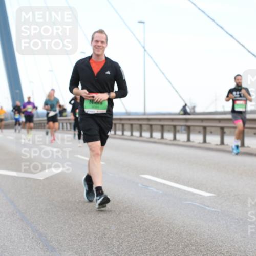 03.10.2025 - Köhlbrandbrückenlauf Lena Gebhardt http://msf.ph/oto/9196192 03.10.2025 15:25:27 Position 1 9091 meine-sportfotos.de