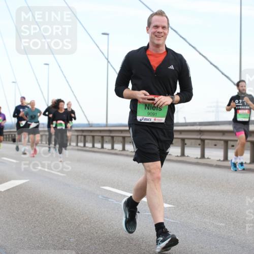 03.10.2025 - Köhlbrandbrückenlauf Lena Gebhardt http://msf.ph/oto/9196195 03.10.2025 15:25:28 Position 1 9091 meine-sportfotos.de