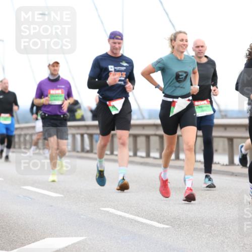 03.10.2025 - Köhlbrandbrückenlauf Lena Gebhardt http://msf.ph/oto/9196199 03.10.2025 15:25:29 Position 1 7224 meine-sportfotos.de