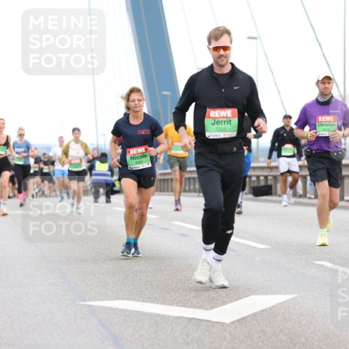 03.10.2025 - Köhlbrandbrückenlauf Lena Gebhardt http://msf.ph/oto/9196201 03.10.2025 15:25:31 Position 1 8991, 7224, 9410 meine-sportfotos.de