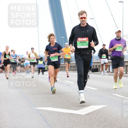 03.10.2025 - Köhlbrandbrückenlauf Lena Gebhardt http://msf.ph/oto/9196203 03.10.2025 15:25:31 Position 1 8991, 7224, 9410 meine-sportfotos.de