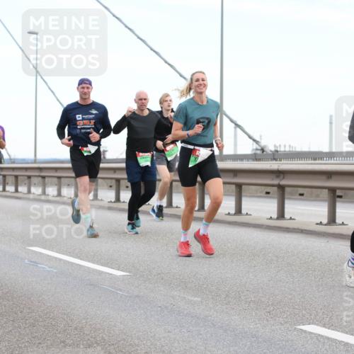 03.10.2025 - Köhlbrandbrückenlauf Lena Gebhardt http://msf.ph/oto/9196206 03.10.2025 15:25:32 Position 1 7224, 70 meine-sportfotos.de