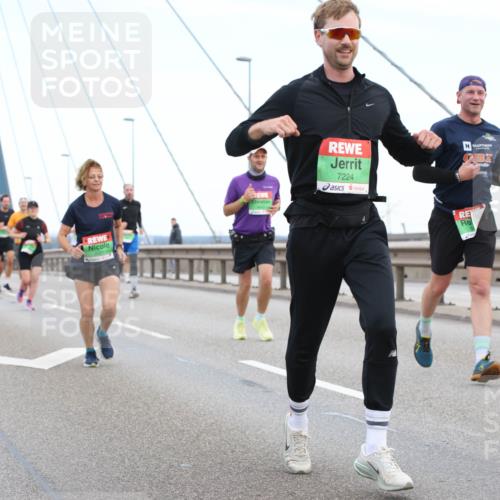03.10.2025 - Köhlbrandbrückenlauf Lena Gebhardt http://msf.ph/oto/9196210 03.10.2025 15:25:33 Position 1 7224 meine-sportfotos.de