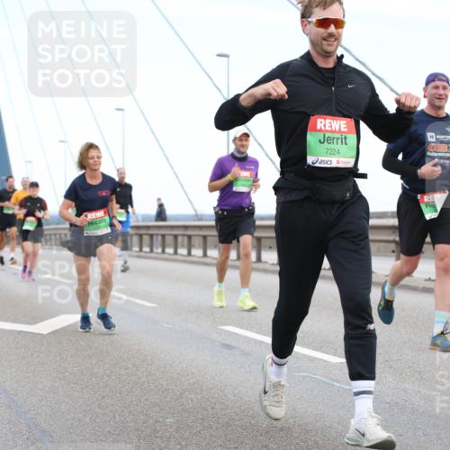 03.10.2025 - Köhlbrandbrückenlauf Lena Gebhardt http://msf.ph/oto/9196211 03.10.2025 15:25:33 Position 1 7224 meine-sportfotos.de