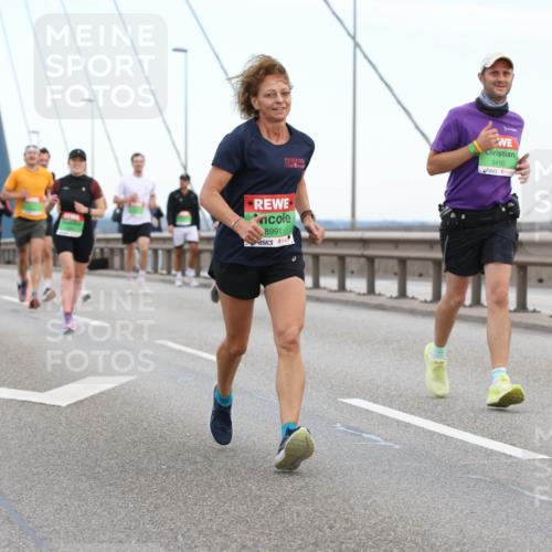 03.10.2025 - Köhlbrandbrückenlauf Lena Gebhardt http://msf.ph/oto/9196212 03.10.2025 15:25:34 Position 1 8991, 9410 meine-sportfotos.de