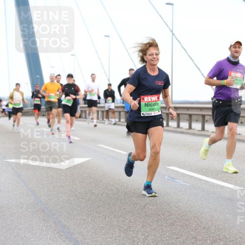 03.10.2025 - Köhlbrandbrückenlauf Lena Gebhardt http://msf.ph/oto/9196214 03.10.2025 15:25:34 Position 1 8991, 10 meine-sportfotos.de