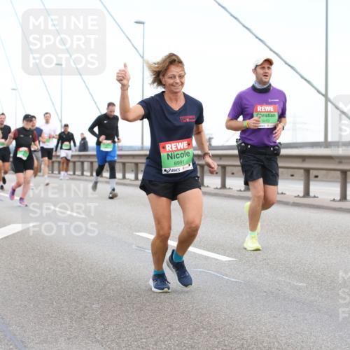 03.10.2025 - Köhlbrandbrückenlauf Lena Gebhardt http://msf.ph/oto/9196216 03.10.2025 15:25:35 Position 1 8991, 9410 meine-sportfotos.de