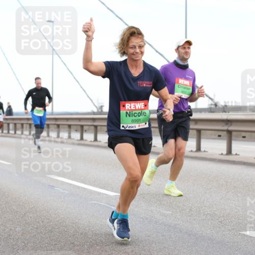 03.10.2025 - Köhlbrandbrückenlauf Lena Gebhardt http://msf.ph/oto/9196217 03.10.2025 15:25:35 Position 1 9410, 8991 meine-sportfotos.de