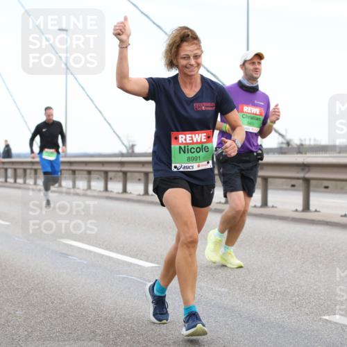 03.10.2025 - Köhlbrandbrückenlauf Lena Gebhardt http://msf.ph/oto/9196218 03.10.2025 15:25:35 Position 1 9410, 8991 meine-sportfotos.de