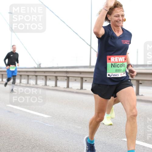 03.10.2025 - Köhlbrandbrückenlauf Lena Gebhardt http://msf.ph/oto/9196219 03.10.2025 15:25:35 Position 1 8991 meine-sportfotos.de