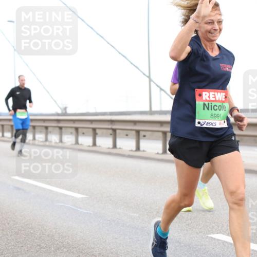 03.10.2025 - Köhlbrandbrückenlauf Lena Gebhardt http://msf.ph/oto/9196220 03.10.2025 15:25:35 Position 1 8991 meine-sportfotos.de