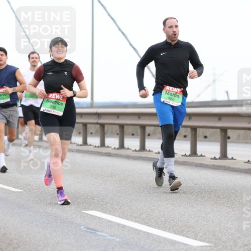 03.10.2025 - Köhlbrandbrückenlauf Lena Gebhardt http://msf.ph/oto/9196221 03.10.2025 15:25:36 Position 1 7425, 7093, 9299 meine-sportfotos.de