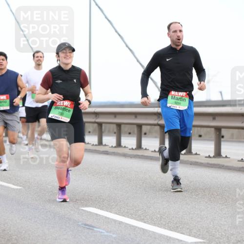 03.10.2025 - Köhlbrandbrückenlauf Lena Gebhardt http://msf.ph/oto/9196223 03.10.2025 15:25:36 Position 1 0, 7425, 7093, 9299 meine-sportfotos.de