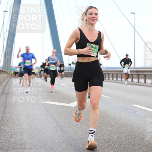 03.10.2025 - Köhlbrandbrückenlauf Lena Gebhardt http://msf.ph/oto/9196233 03.10.2025 15:25:40 Position 1  meine-sportfotos.de
