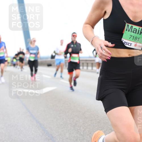 03.10.2025 - Köhlbrandbrückenlauf Lena Gebhardt http://msf.ph/oto/9196236 03.10.2025 15:25:41 Position 1 7191 meine-sportfotos.de