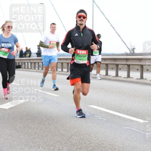 03.10.2025 - Köhlbrandbrückenlauf Lena Gebhardt http://msf.ph/oto/9196237 03.10.2025 15:25:42 Position 1 024, 7336, 9627 meine-sportfotos.de
