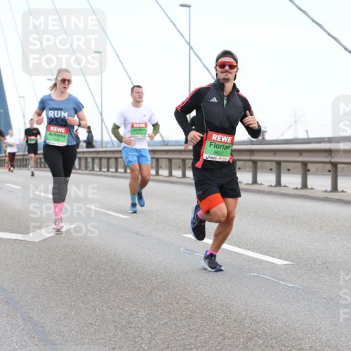 03.10.2025 - Köhlbrandbrückenlauf Lena Gebhardt http://msf.ph/oto/9196239 03.10.2025 15:25:42 Position 1 9627 meine-sportfotos.de
