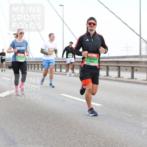03.10.2025 - Köhlbrandbrückenlauf Lena Gebhardt http://msf.ph/oto/9196240 03.10.2025 15:25:43 Position 1 7333, 9627 meine-sportfotos.de