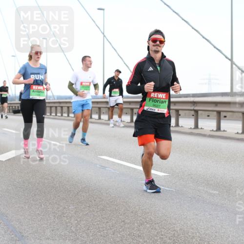 03.10.2025 - Köhlbrandbrückenlauf Lena Gebhardt http://msf.ph/oto/9196241 03.10.2025 15:25:43 Position 1 7333, 7336, 9627 meine-sportfotos.de